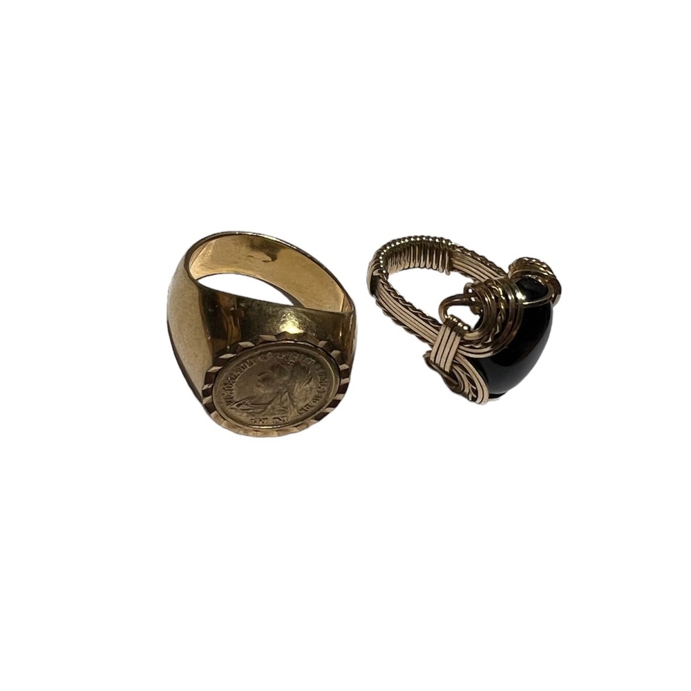 2 Goldtone rings